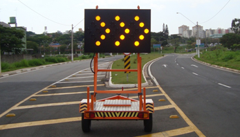Painel Sinalizador Direcional Móvel SETA-1500