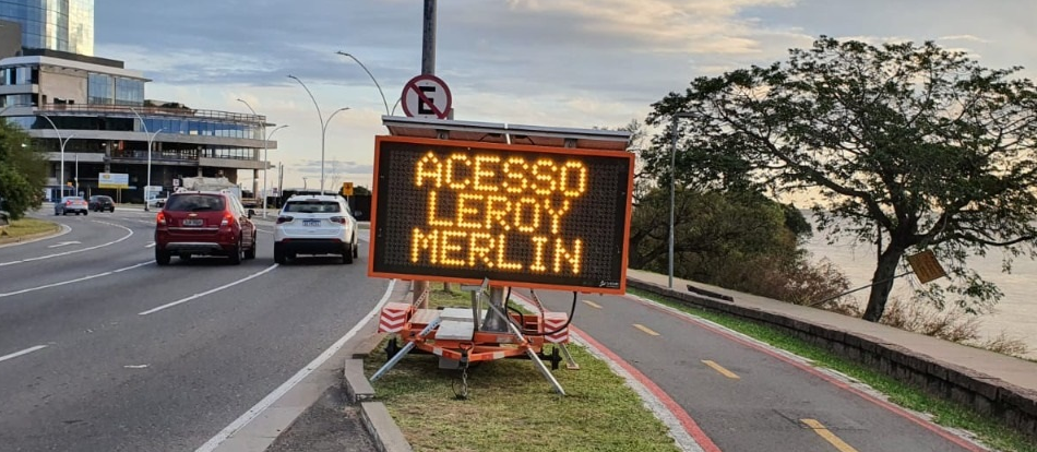 Painel De Mensagem Variável Móvei PMV-M 2000