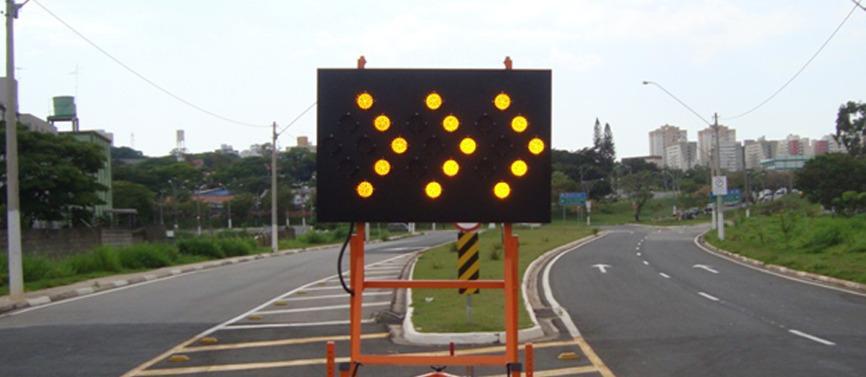 Painel Sinalizador Direcional Móvel SETA-1500